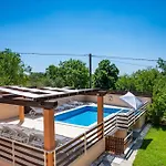 E-m With Private Pool Maison d'hôtes Vinkuran