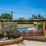 E-m With Private Pool 3*