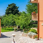 E-m With Private Pool