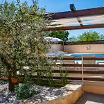 E-m With Private Pool Maison d'hôtes 3*