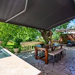 E-m With Private Pool Maison d'hôtes Vinkuran