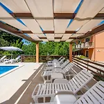 E-m With Private Pool 3* Vinkuran