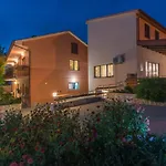 Maison d'hôtes E-m With Private Pool Vinkuran
