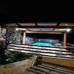 E-m With Private Pool Penzion