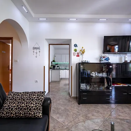 E-m With Private Pool Pensionat 3*