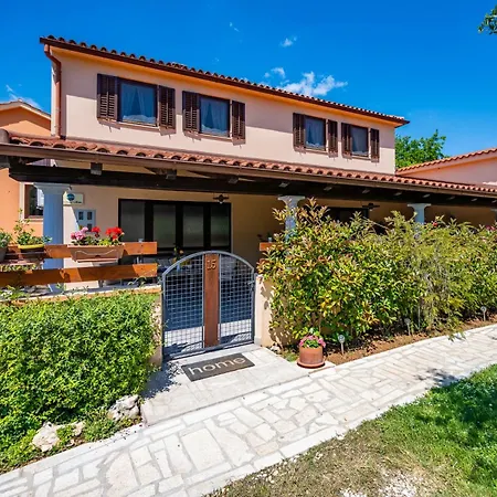 E-m With Private Pool 3*