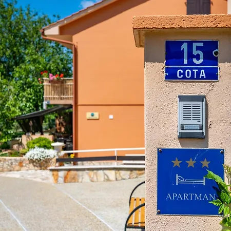 Πανσιόν E-m With Private Pool