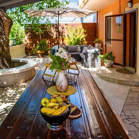 Πανσιόν E-m With Private Pool