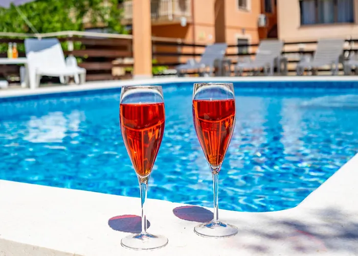 E-m With Private Pool Gostinjska kuća 3*