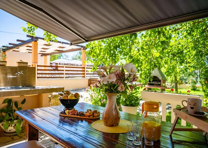 E-m With Private Pool Gostinjska kuća