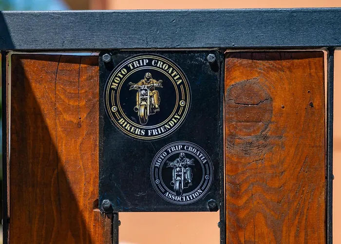 E-m With Private Pool Gostinjska kuća 3*