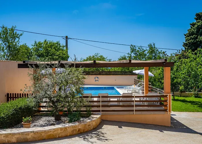 E-m With Private Pool 3*