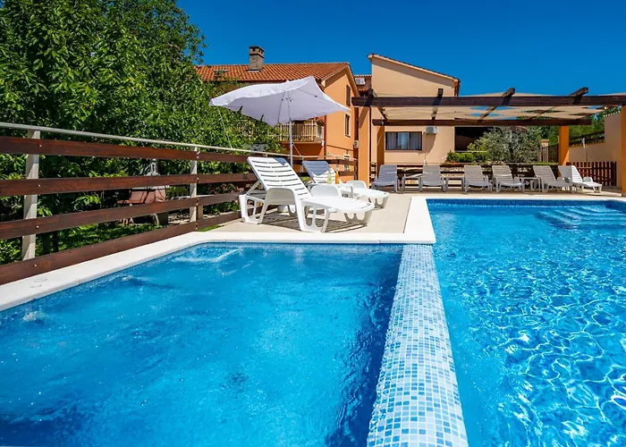 E-m With Private Pool Gostinjska kuća