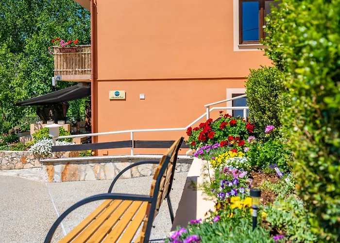 E-m With Private Pool 3* Vinkuran