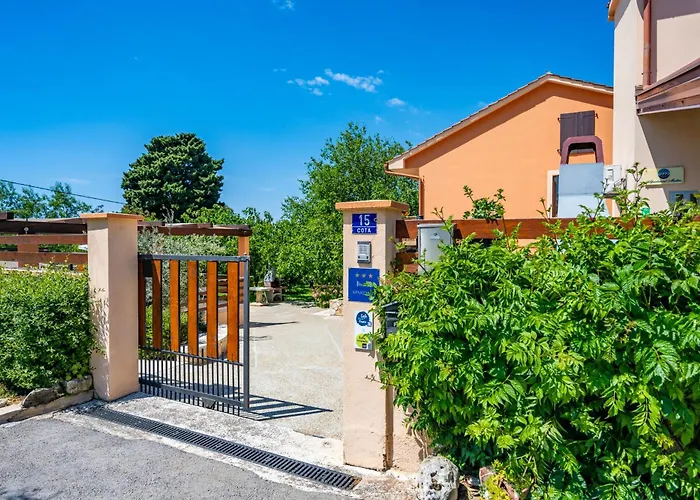 E-m With Private Pool Gostinjska kuća 3*