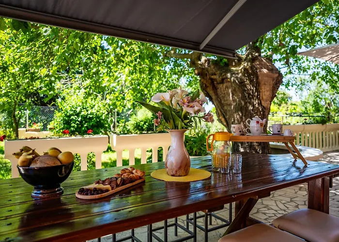 E-m With Private Pool 3*