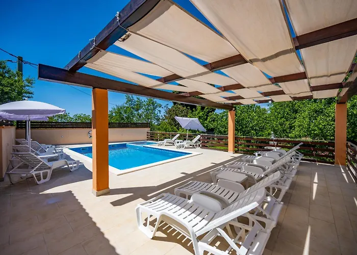 E-m With Private Pool 3* Vinkuran