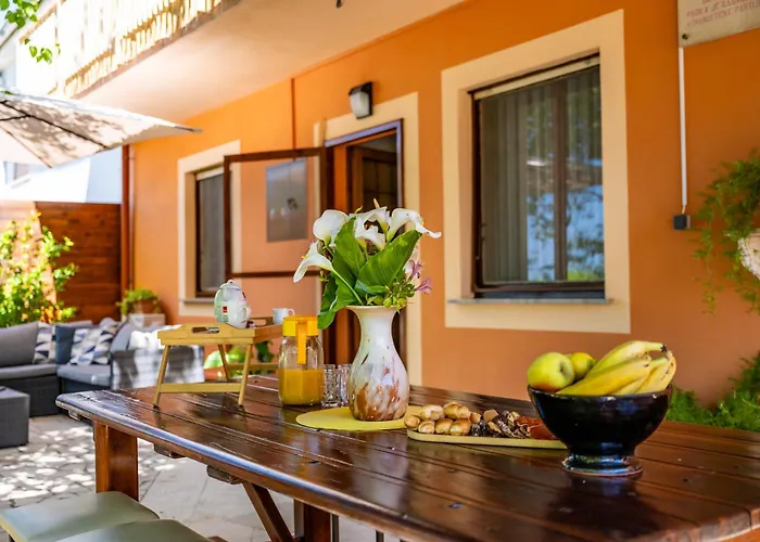 Gostinjska kuća E-m With Private Pool Vinkuran