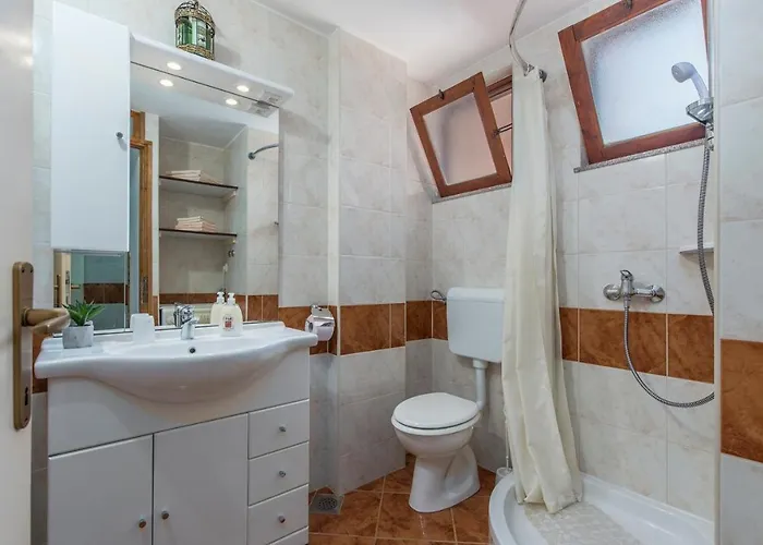 Gostinjska kuća E-m With Private Pool 3*