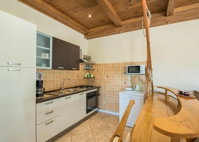 E-m With Private Pool Gostinjska kuća