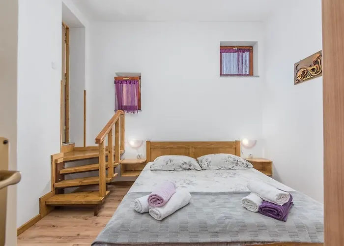 E-m With Private Pool Gostinjska kuća