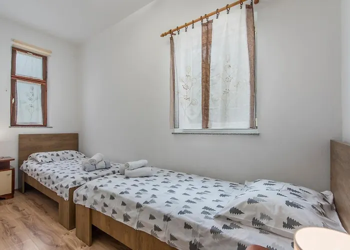 E-m With Private Pool Gostinjska kuća