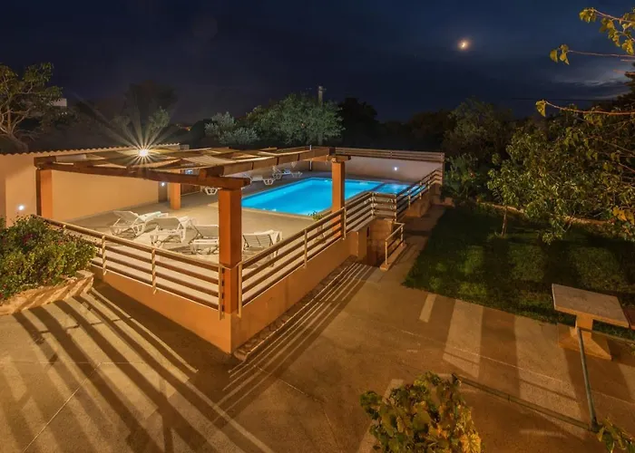 E-m With Private Pool 3*