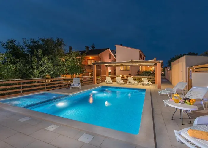 Gostinjska kuća E-m With Private Pool 3*