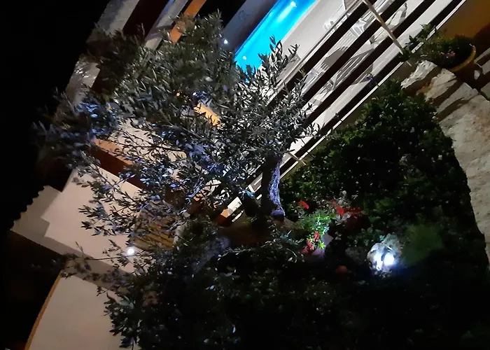 E-m With Private Pool Vinkuran