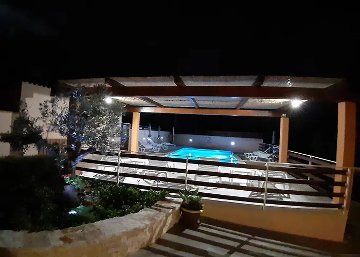 E-m With Private Pool Gostinjska kuća