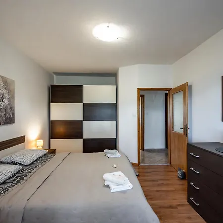 E-m With Private Pool Pensionat