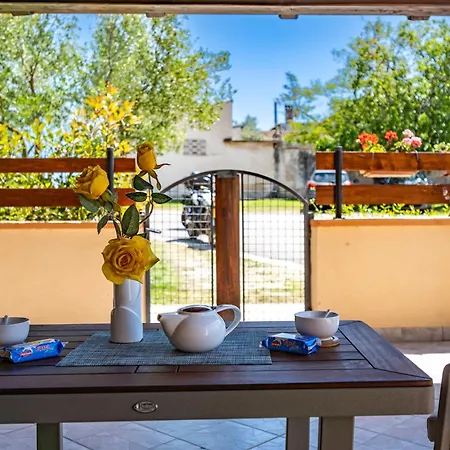 E-m With Private Pool