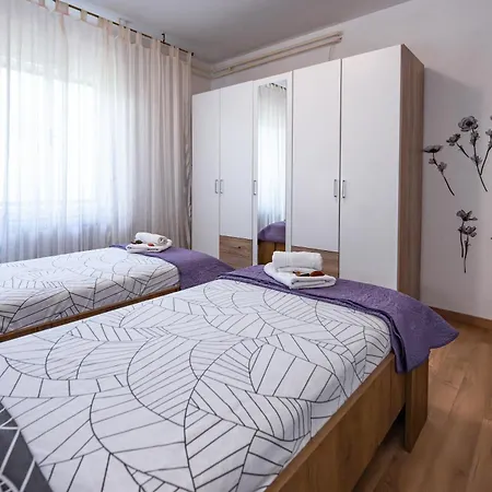 E-m With Private Pool 3* Vinkuran
