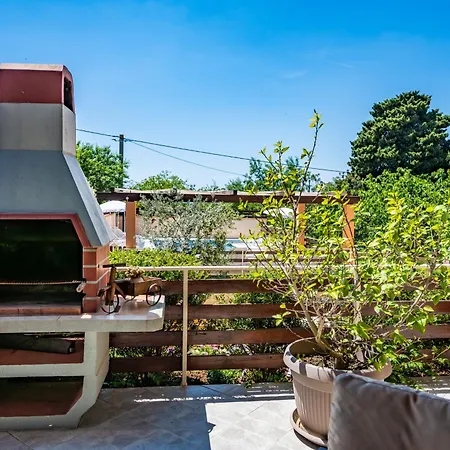 E-m With Private Pool 3* Vinkuran