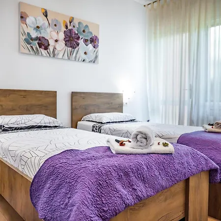 Guest house E-m With Private Pool