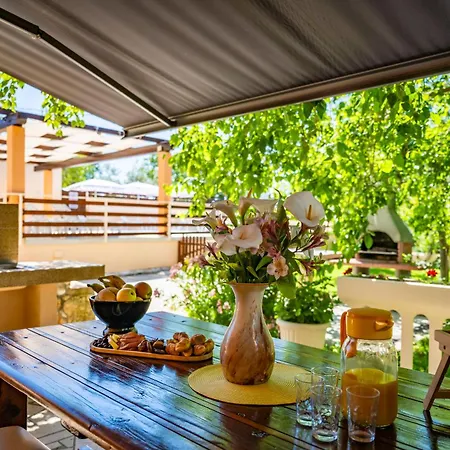 E-m With Private Pool Konukevi