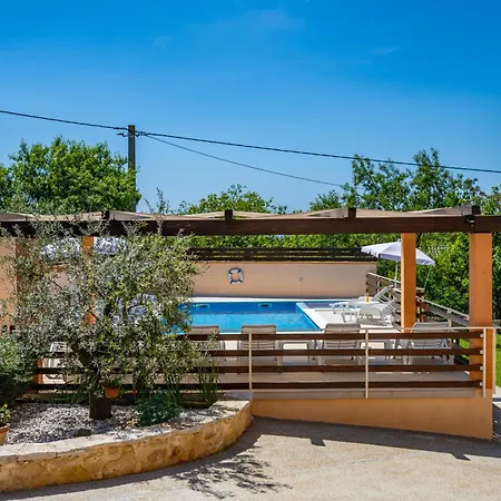 E-m With Private Pool 3*