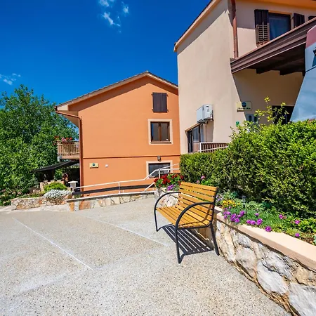 E-m With Private Pool 3* Vinkuran