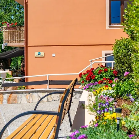 E-m With Private Pool 3* Vinkuran