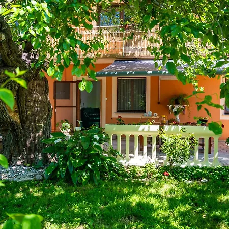 Guest house E-m With Private Pool Vinkuran