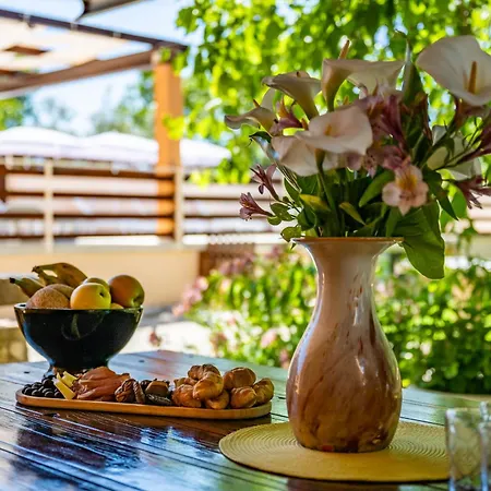 E-m With Private Pool 3* Vinkuran