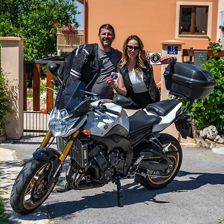 Konukevi E-m With Private Pool Vinkuran