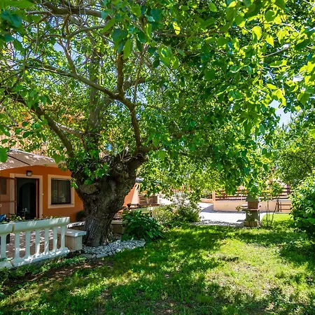 E-m With Private Pool 3*