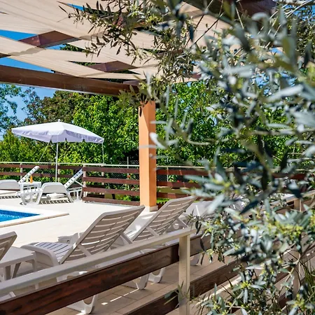 E-m With Private Pool Konukevi