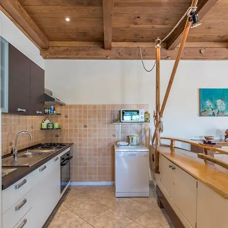 E-m With Private Pool 3* Vinkuran