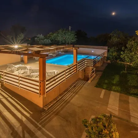 E-m With Private Pool 3*