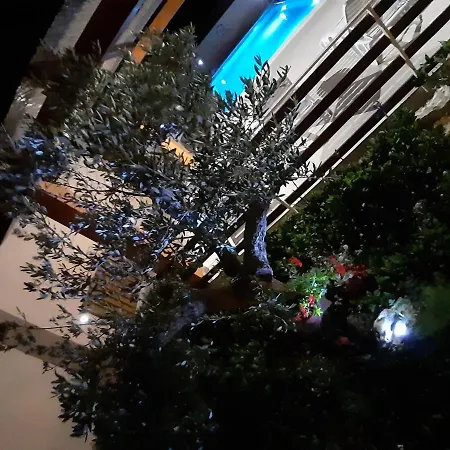 E-m With Private Pool Vinkuran